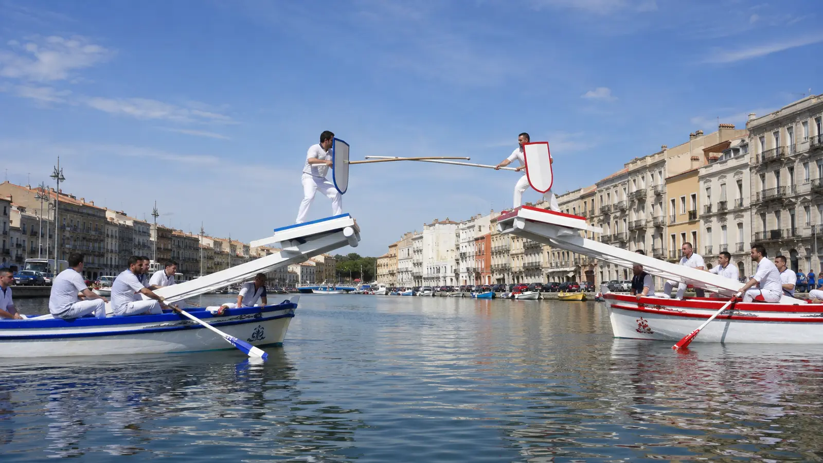 Joutes nautiques : traditions, règles et conseils pour une première initiation