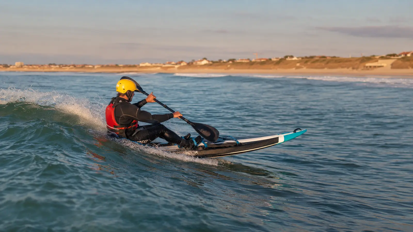 Wave-ski : comment débuter entre kayak et surf